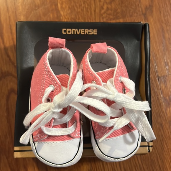 Pink and white infant converse sneakers - Picture 2 of 7